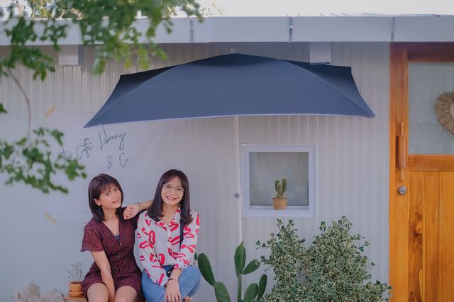 The Coffee Library & Co คาเฟ่กลางนา