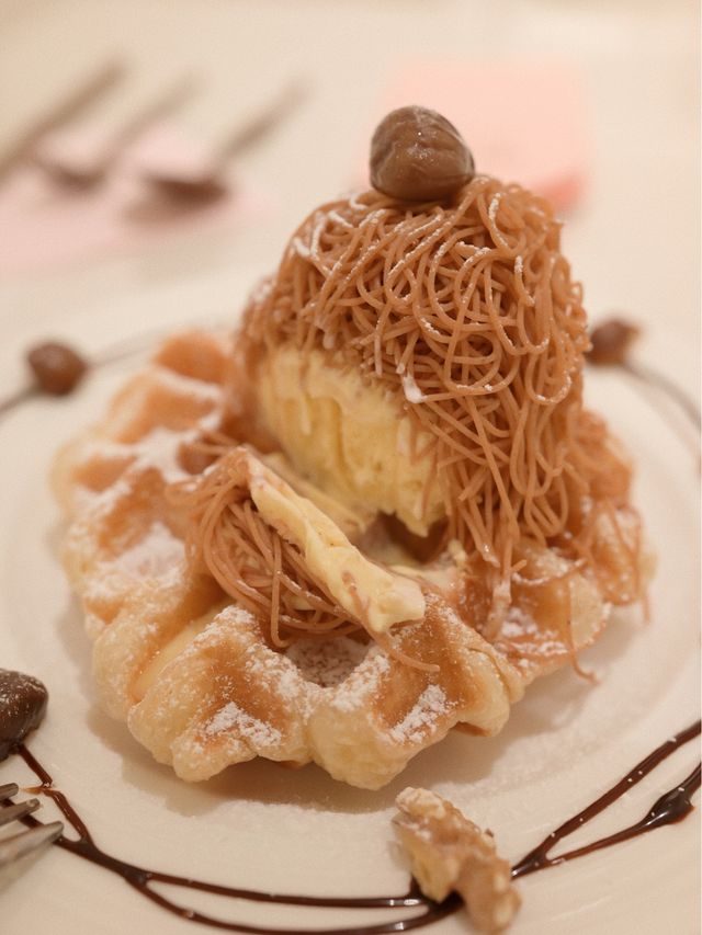 【東京】可愛らしいカフェのクロッフルが絶品！