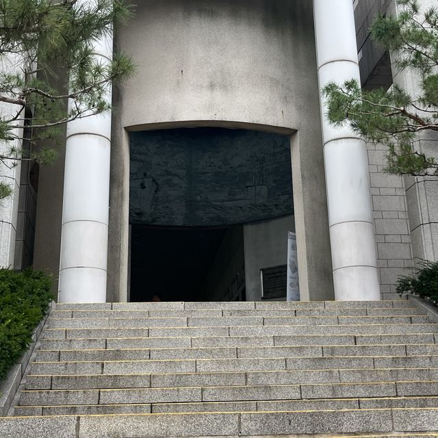 전쟁기념관 야외 전시장에서 역사를 느껴보세요! 
