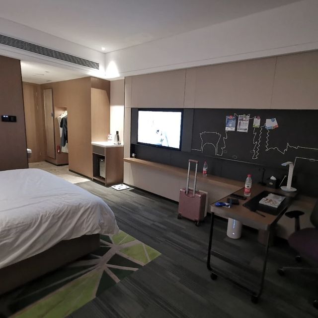 🛏️ 舒適新選擇：深圳福田口岸希爾頓歡朋酒店 🌟