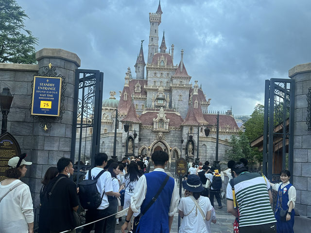 東京迪士尼新開必玩！美女與野獸園區