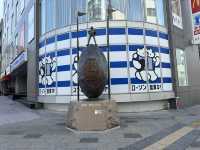 埼玉・熊谷。『熊谷(次郎)直実』と『ラグビータウン熊谷』🏉のモニュメントが印象的な『熊谷駅』