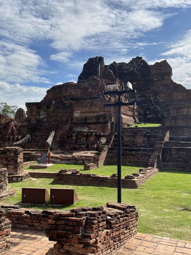 เศียรพระในต้นไม้ วัดดังอยุธยา