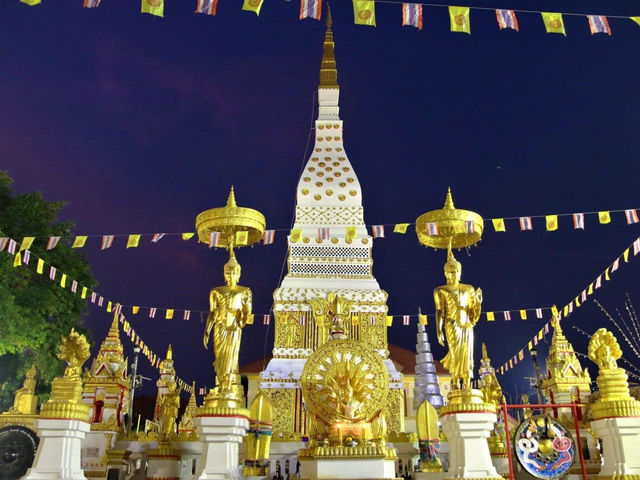 สักการะพระธาตุนคร เป็นพระธาตุประจำวันเสาร์