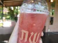"ภพ" คาเฟ่ริมน้ำท่าจีน ในจังหวัดสุพรรณบุรี