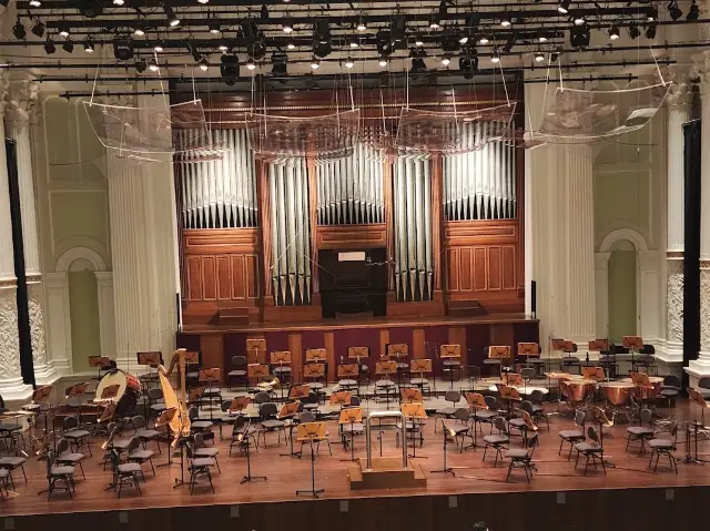 Magical Notes in the Victoria Concert Hall