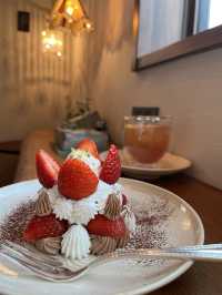 【福岡カフェ】ステンドグラスの灯りに癒される大人の空間でくつろぎませんか？