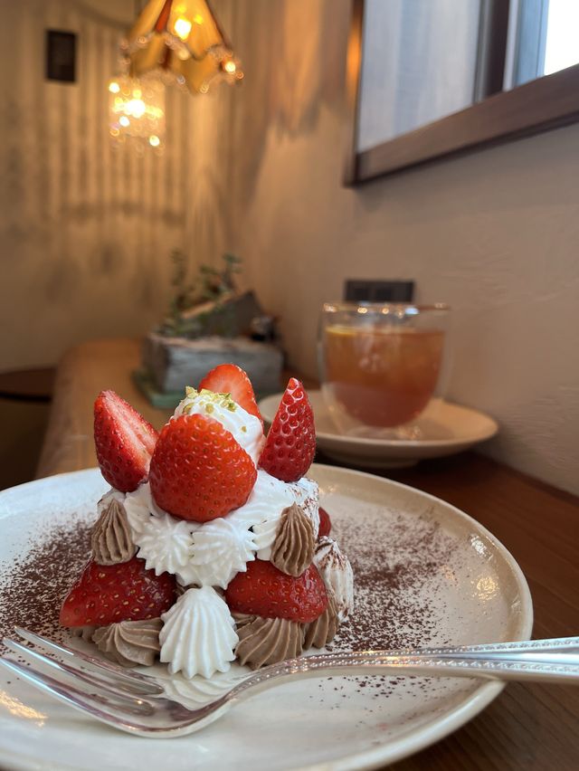 【福岡カフェ】ステンドグラスの灯りに癒される大人の空間でくつろぎませんか？