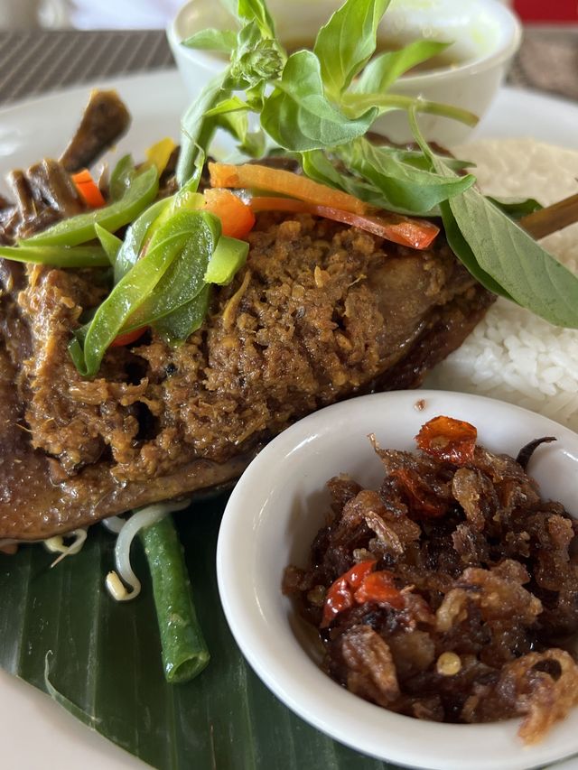 峇里田園餐廳🍴Ubud人氣水上用餐🙉Bebek Tebasari Resto☺️