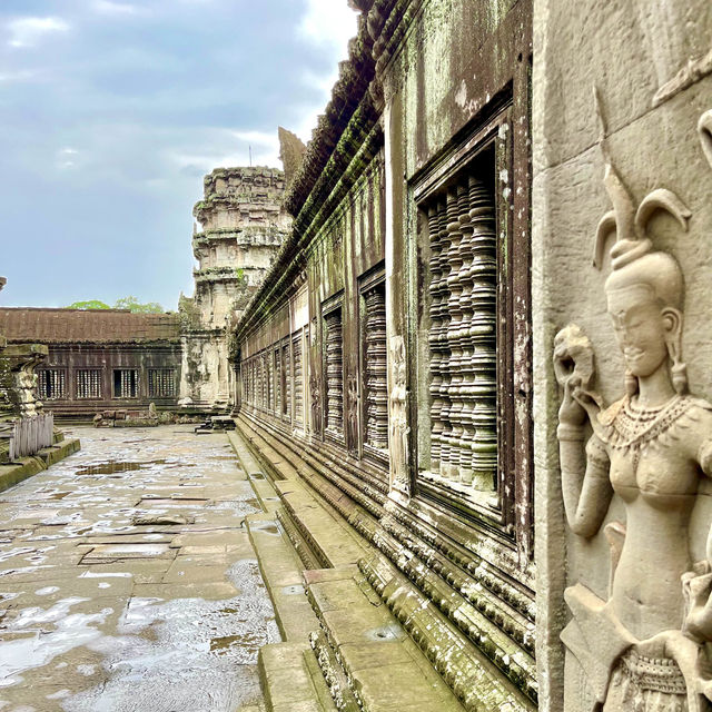 🥰 Witness the Breathtaking Sunrise at Angkor Wat! ✨