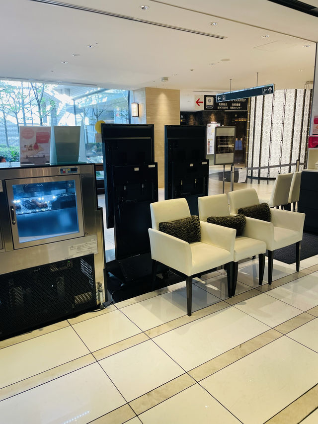 【大阪府】まるでホテルのラウンジで過ごしているようなカフェ