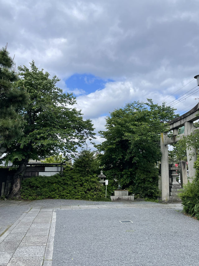 【京都府】日本唯一の交通安全の神様が祀られている神社！