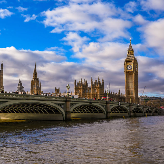 Winter Wonders: A Sunny Day City Walk in London