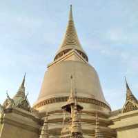 เย็นย่ำ ใกล้ค่ำ ในพระบรมมหาราชวัง