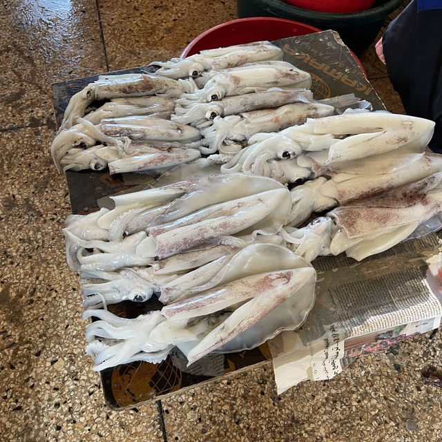 Street and the fish market of Zanzibar 