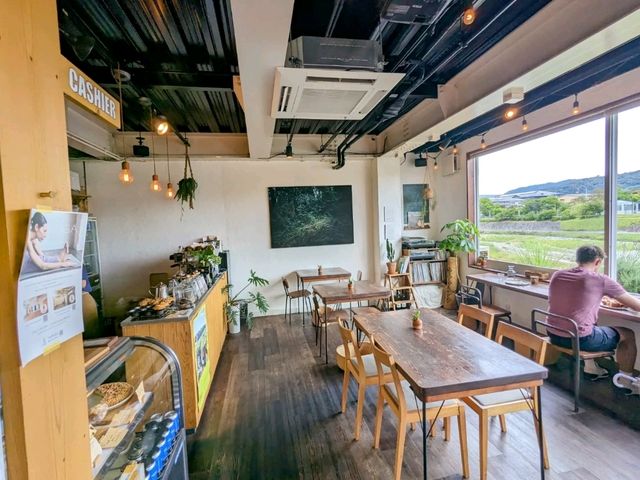 日本京都-河鴨川河景第一排的蔬食店：Veg Out