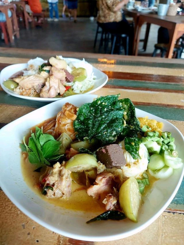 เฮือนหนมเส้น ขนมจีนบุฟเฟต์ย่านนนทบุรี