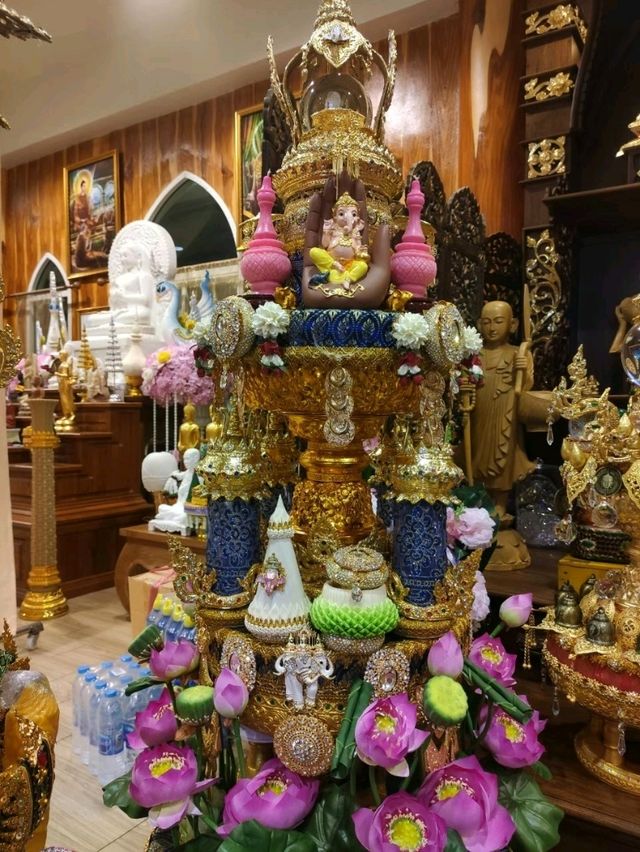 แลนด์มาร์คเขาค้อ 📍วัดพระธาตุผาซ่อนแก้ว(ยามค่ำ)