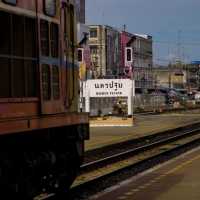 นั่งรถไฟไป #นครปฐม คนละ 10 บาท