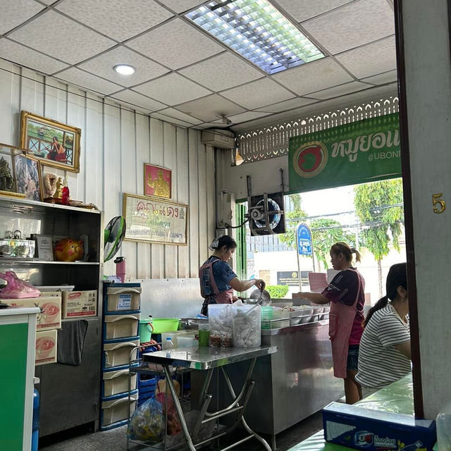 🍜คุณแดง ก๋วยจั๊บญวน ถนนพระอาทิตย์ 🤤