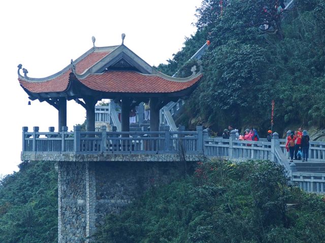 พิชิตยอดเขาฟานซีปัน เวียดนาม