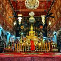 ไหว้พระพุทธมหาชนก และดูแท่นสำเร็จโทษโบราณ
