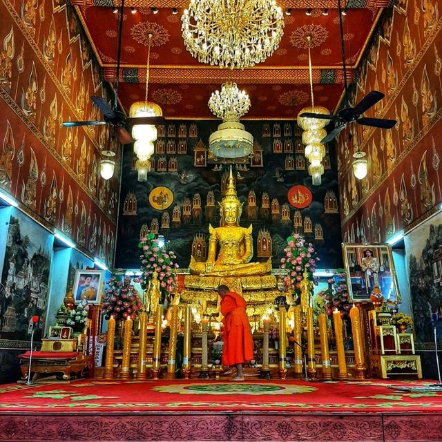 ไหว้พระพุทธมหาชนก และดูแท่นสำเร็จโทษโบราณ