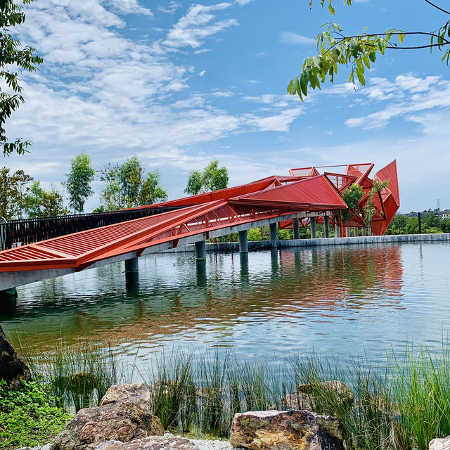 Where Retail Meets Tranquil Lakeside Living