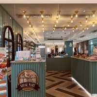 Unexpected Culinary Discovery in Taipei - Social Place