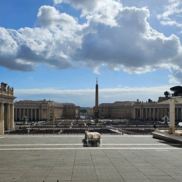 [ヴァチカン]ローマ市内の中にあるヴァチカンのシンボル[サン・ピエトロ寺院]