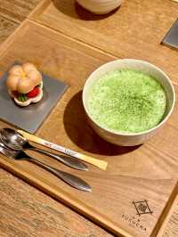 京都タワーを眺めながら可愛い最中とお茶をいただけるカフェ！