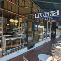 Reuben's Deli Cafw