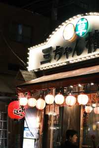 夜晚的淺草寺：靜謐與燈光的完美結合