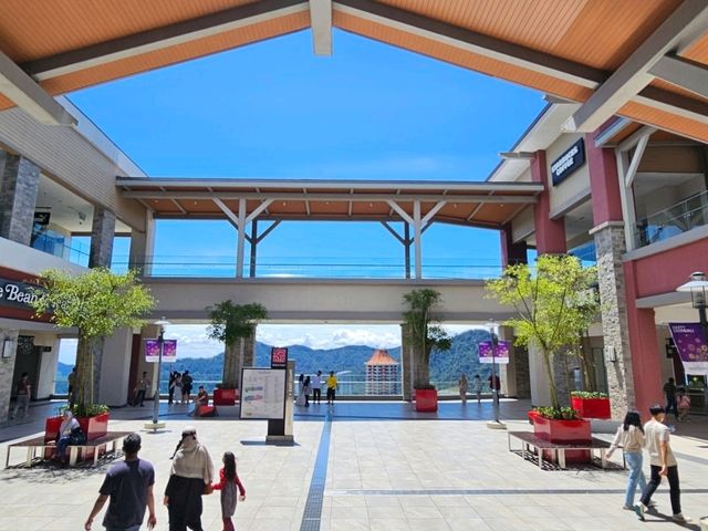 "Genting Premium Outlets: High-Altitude Shopping and Style Deals"