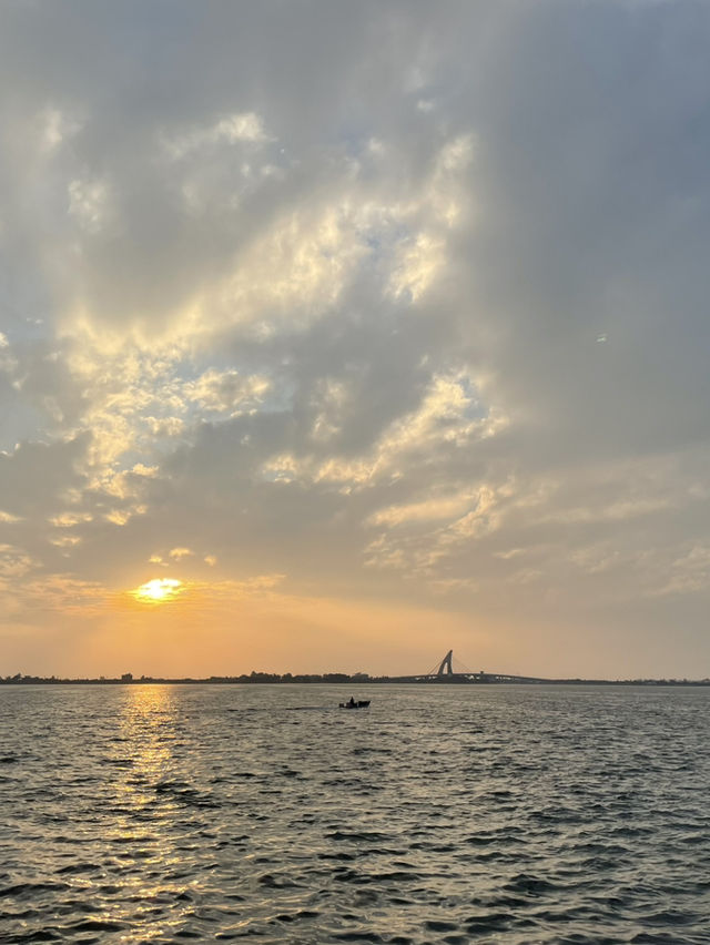 南臺灣夢幻景點「海上教堂」💒四面環海咖啡廳超愜意！