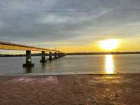 จุดชมพระอาทิตย์ขึ้น สะพานมิตรภาพไทย-ลาว มุกดาหาร