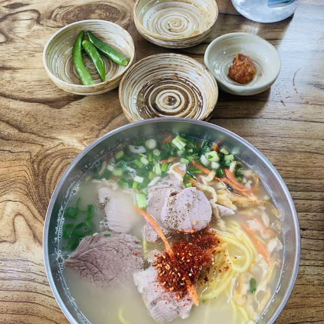 혼자서 뚜벅이로 제주여행😝 고기국수 먹고 메종글래드 호캉스까지