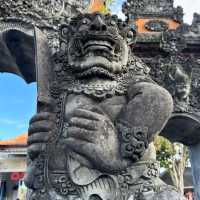 Ocean’s Embrace: A Visit to Bali’s Iconic Tanah Lot Temple 