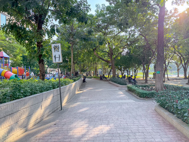 รีวิว อุทยานเบญจสิริ (ย่านพร้อมพงษ์) 🌳