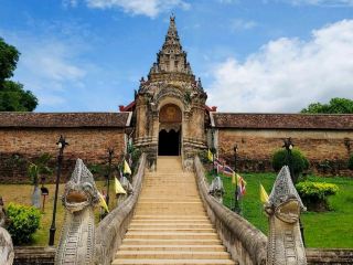 Wat Phra That Lampang Luang: Pay Respect and Make a Wish in Lampang