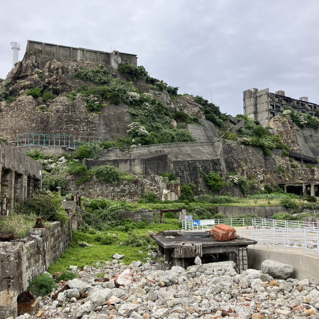 廢墟中的歷史沉重感：軍艦島