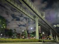 周辺には千葉市役所やモノレール『ホテルリブマックス千葉みなと駅前』