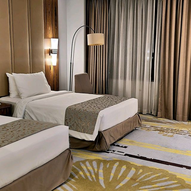 JAW DROP VIEWS OF THE LAKE AND MOSQUE : ZENITH HOTEL PUTRAJAYA
