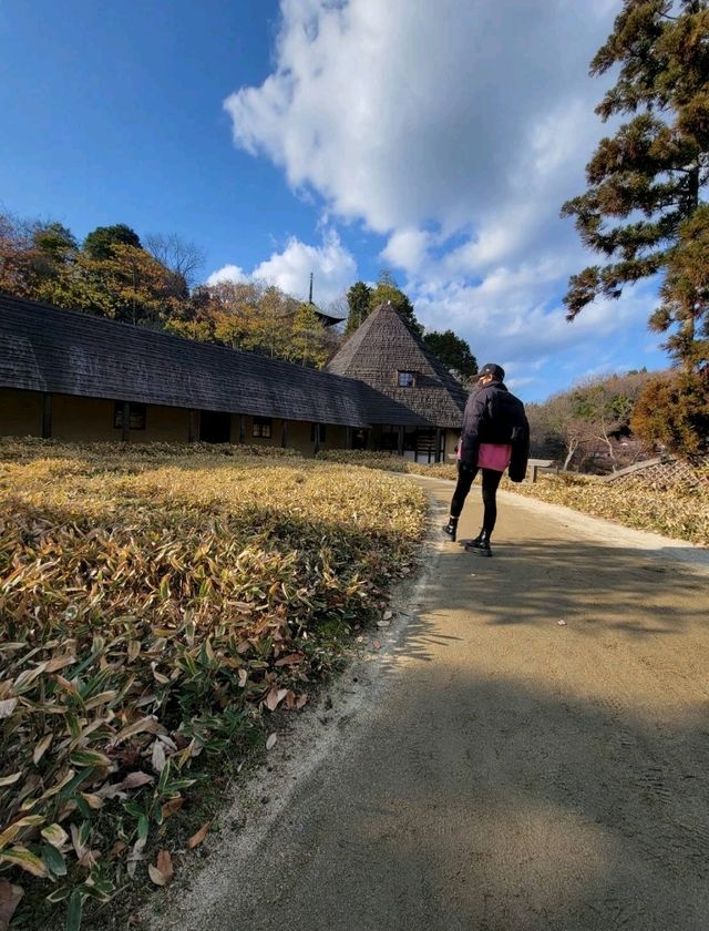 【フィナンシェ型の不思議な建物】