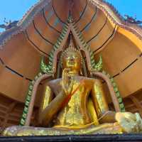 【カンチャナブリー】山頂に佇む黄金の仏像 Wat Tham Suea