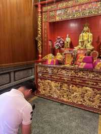 เสริมดวงแก้ปีชงวัดดังเยาวราช 