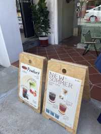 Senses Coffee – A Cozy Hideaway with Artistic Charm in Penang ☕🎨