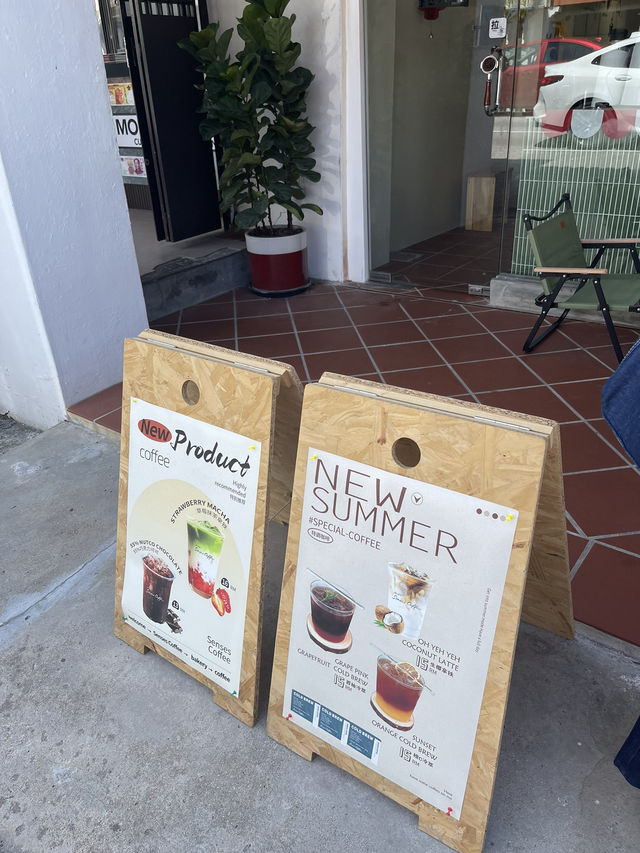 Senses Coffee – A Cozy Hideaway with Artistic Charm in Penang ☕🎨
