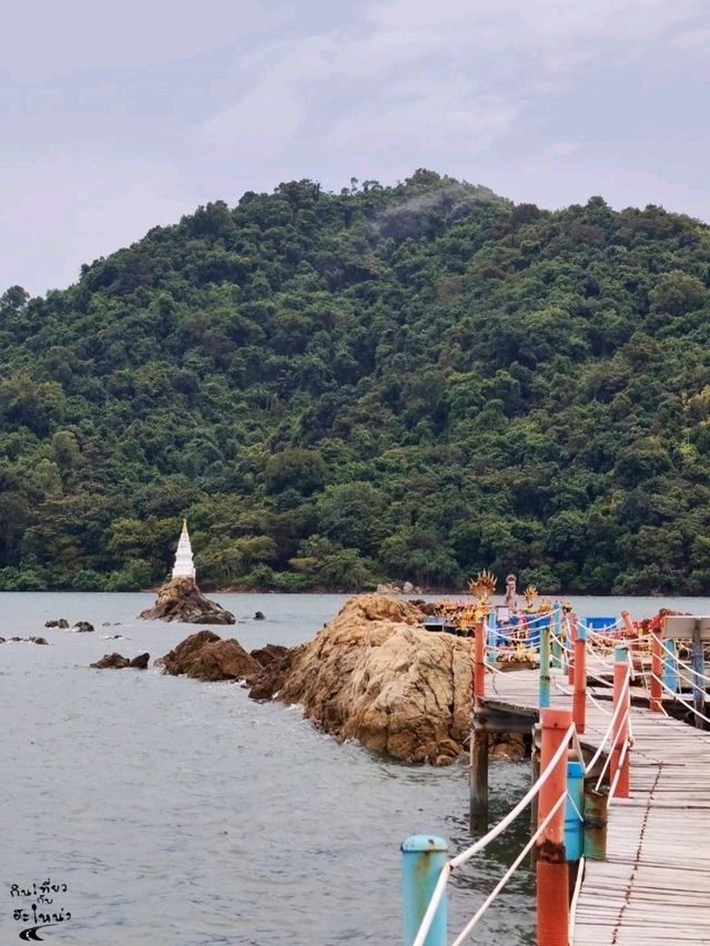 เจดีย์กลางน้ำ 🛕🌊 จันทบุรี