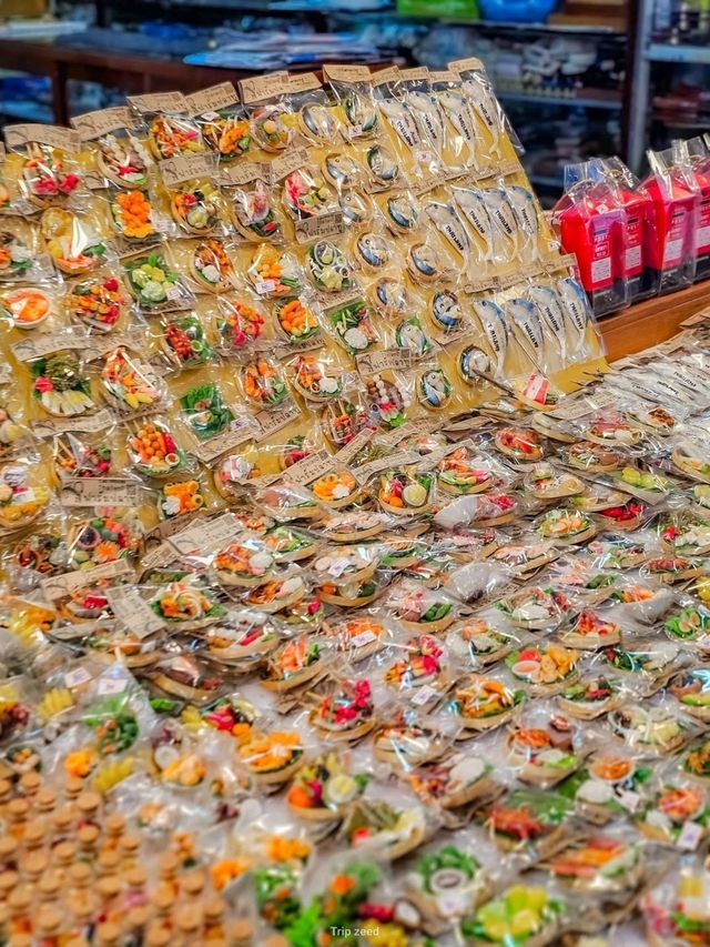 เที่ยวตลาดน้ำยามค่ำคืน